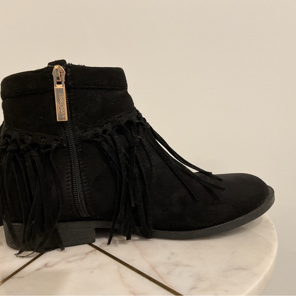 🔴SUEDE FRINGE ANKLE BOOTS🔴 - Picture 6 of 10